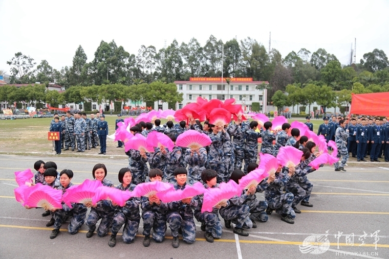 洛克王国：龙族堪比龙王的存在，精灵王被碾压，冰龙王无法媲美 